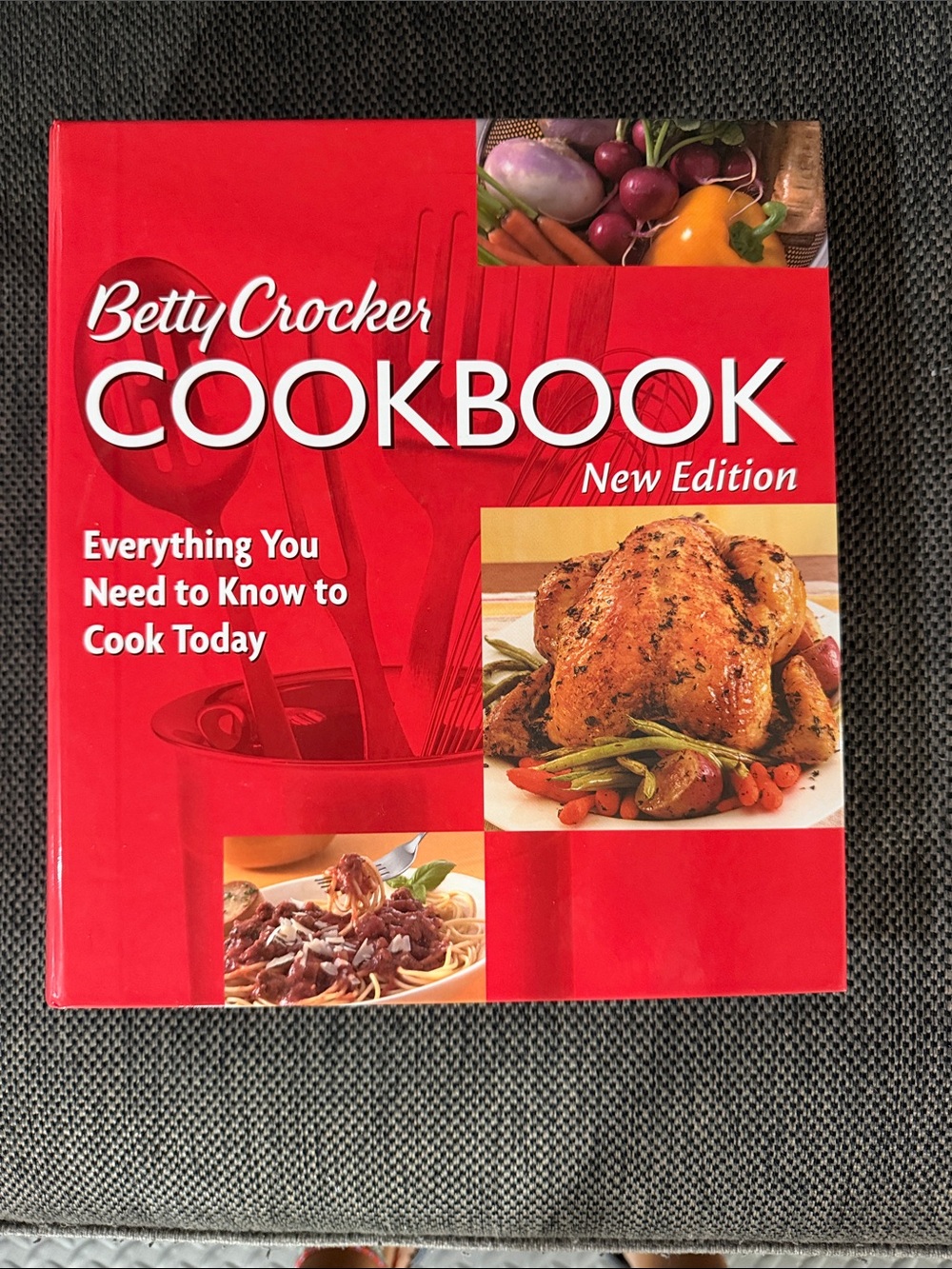 Betty Crocker Red Cookbook - Classic Recipes Collection